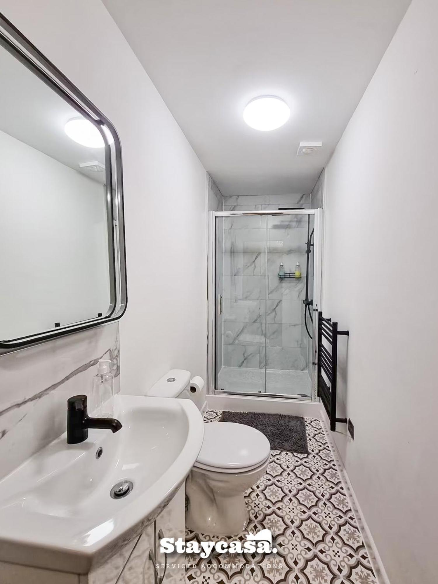 Delightful Spacious Haven With Large Driveway مانشستر المظهر الخارجي الصورة
