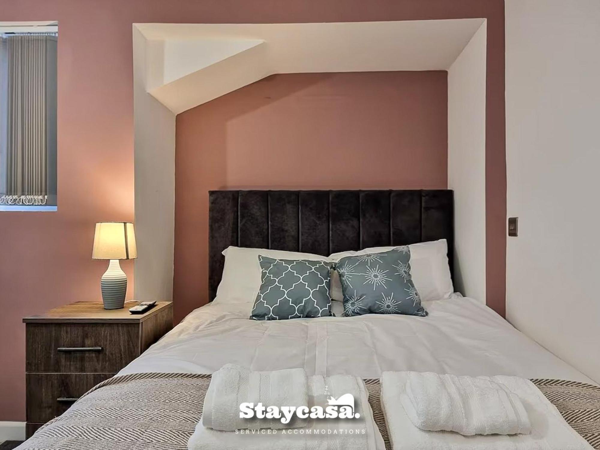 Delightful Spacious Haven With Large Driveway مانشستر المظهر الخارجي الصورة
