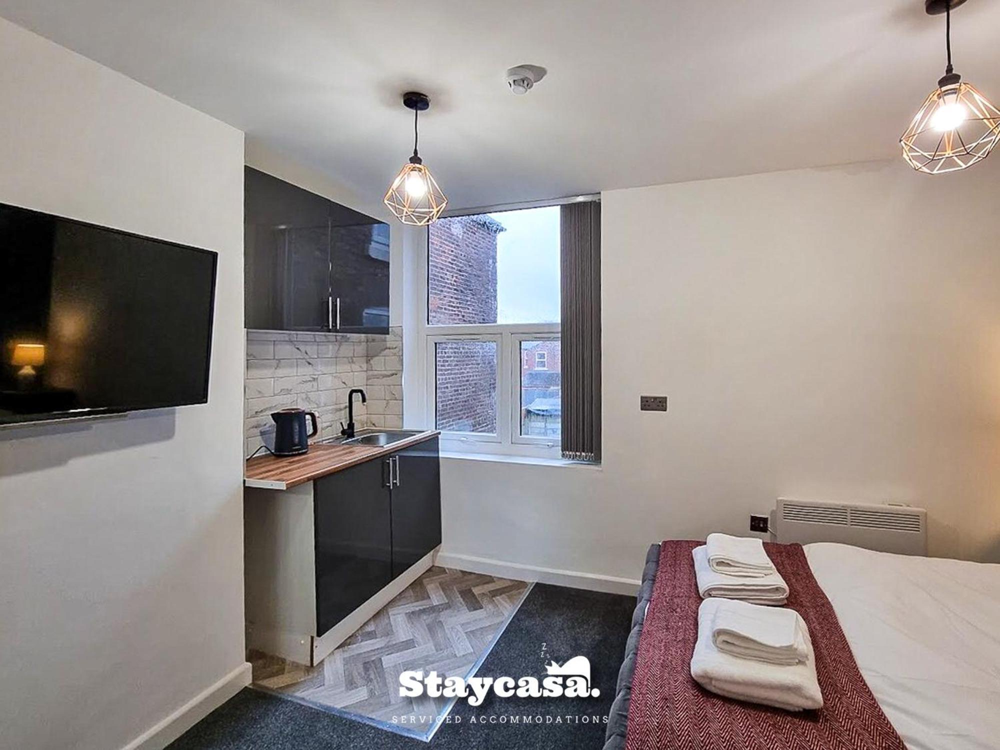 Delightful Spacious Haven With Large Driveway مانشستر المظهر الخارجي الصورة